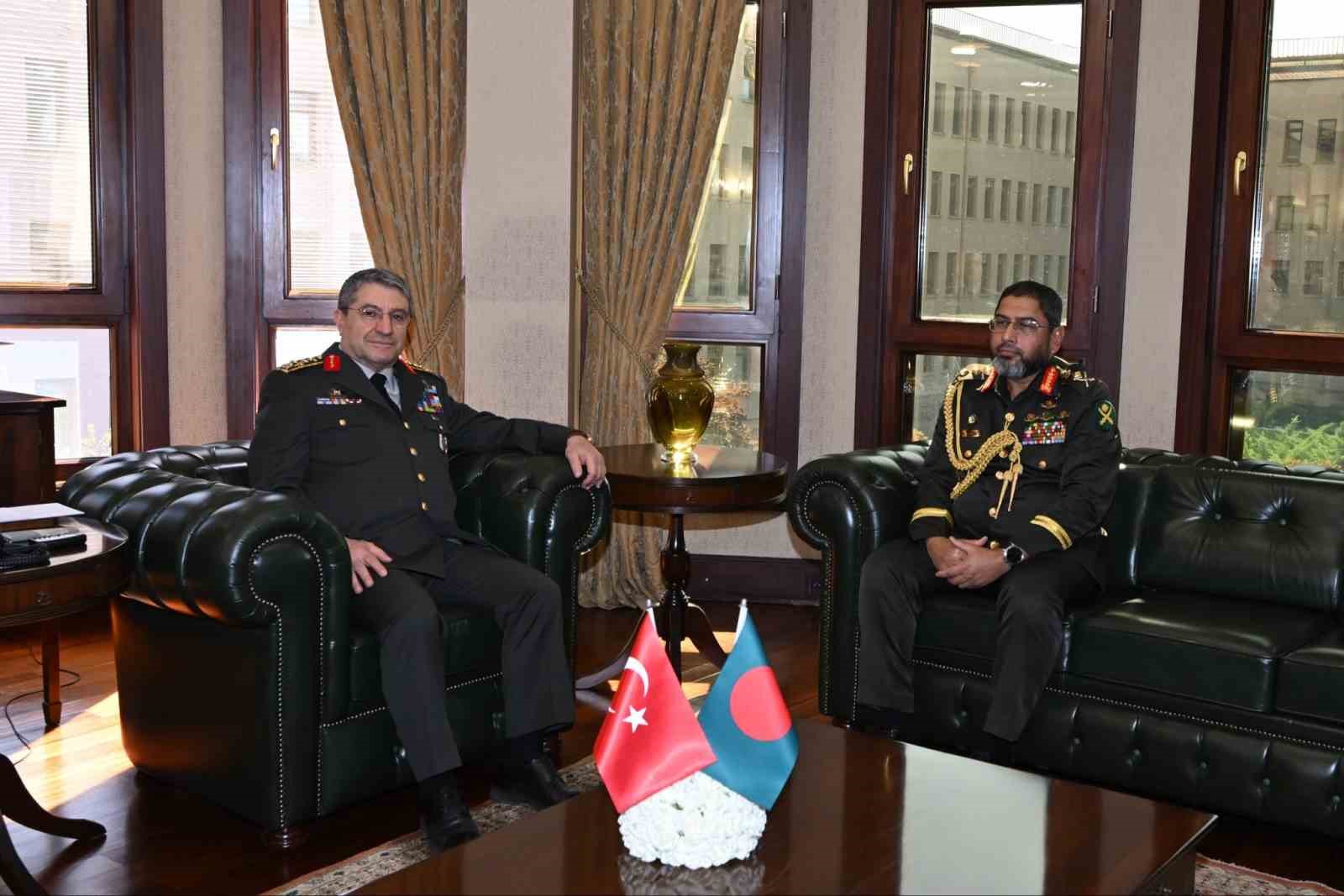 Genelkurmay Başkanı Orgeneral Bayraktaroğlu, Bangladeş Kara Kuvvetleri Komutanı ile görüştü