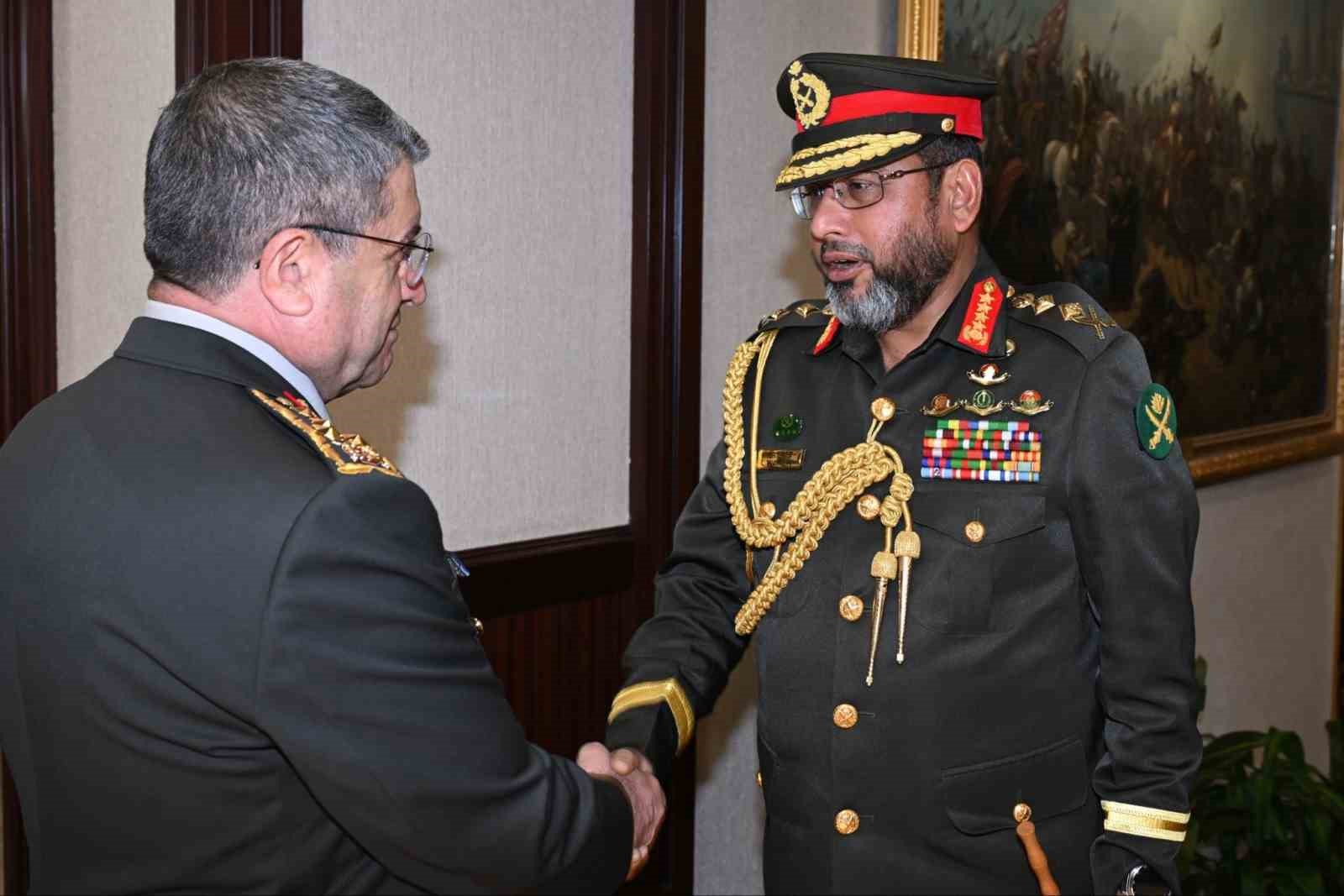 Genelkurmay Başkanı Orgeneral Bayraktaroğlu, Bangladeş Kara Kuvvetleri Komutanı ile görüştü