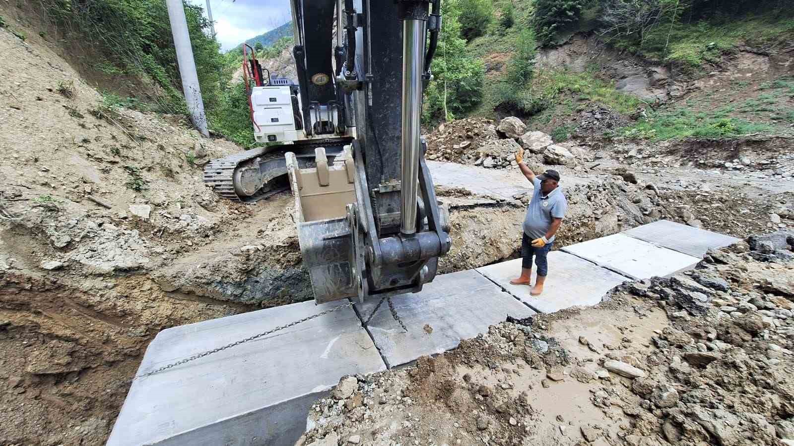 Düzce’de köy yollarında çalışmalar sürüyor