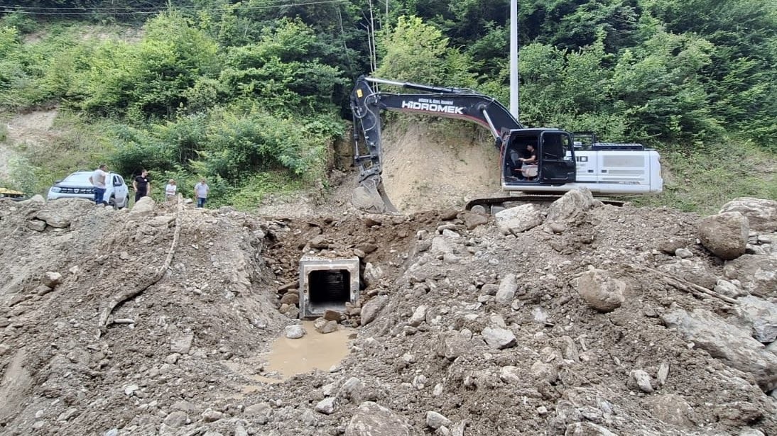 Düzce’de köy yollarında çalışmalar sürüyor