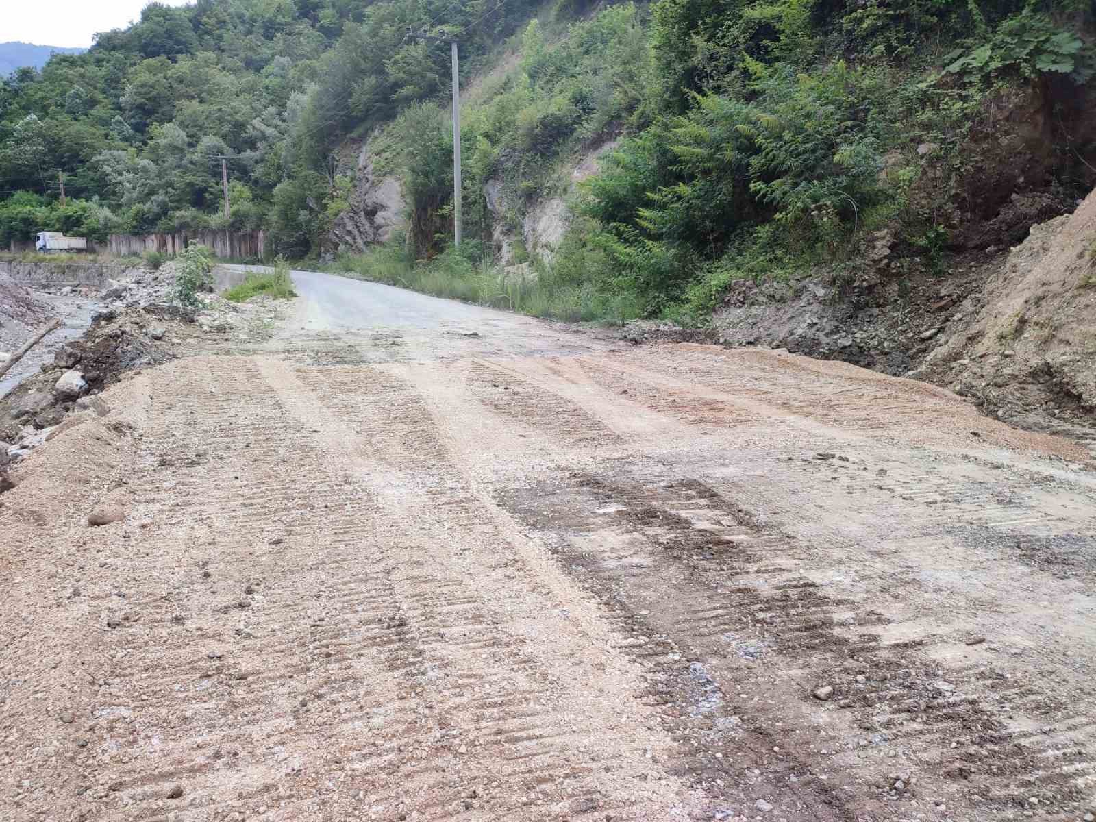 Düzce’de köy yollarında çalışmalar sürüyor