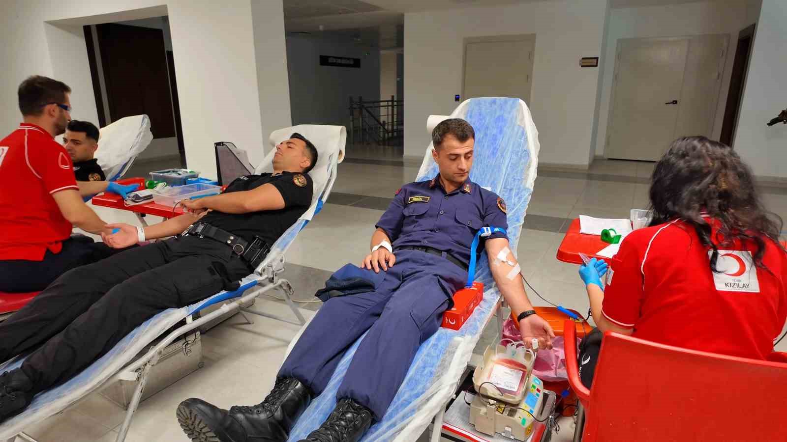 Tekirdağ’da polis ve jandarmadan örnek dayanışma: Kızılay’a kan bağışı