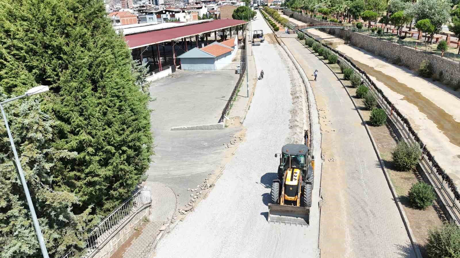 Nazilli Belediyesi Turan Mahallesi’nde asfalt çalışmalarına başladı