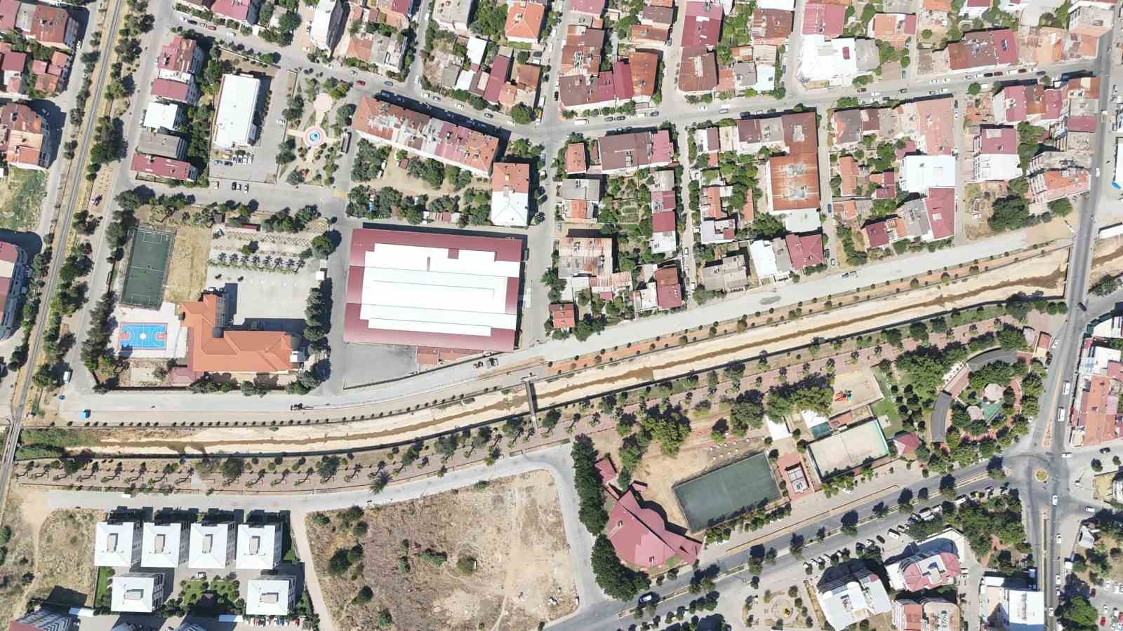 Nazilli Belediyesi Turan Mahallesi’nde asfalt çalışmalarına başladı