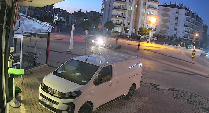 Konya’da otomobille çarpışan motosikletli yaralandı