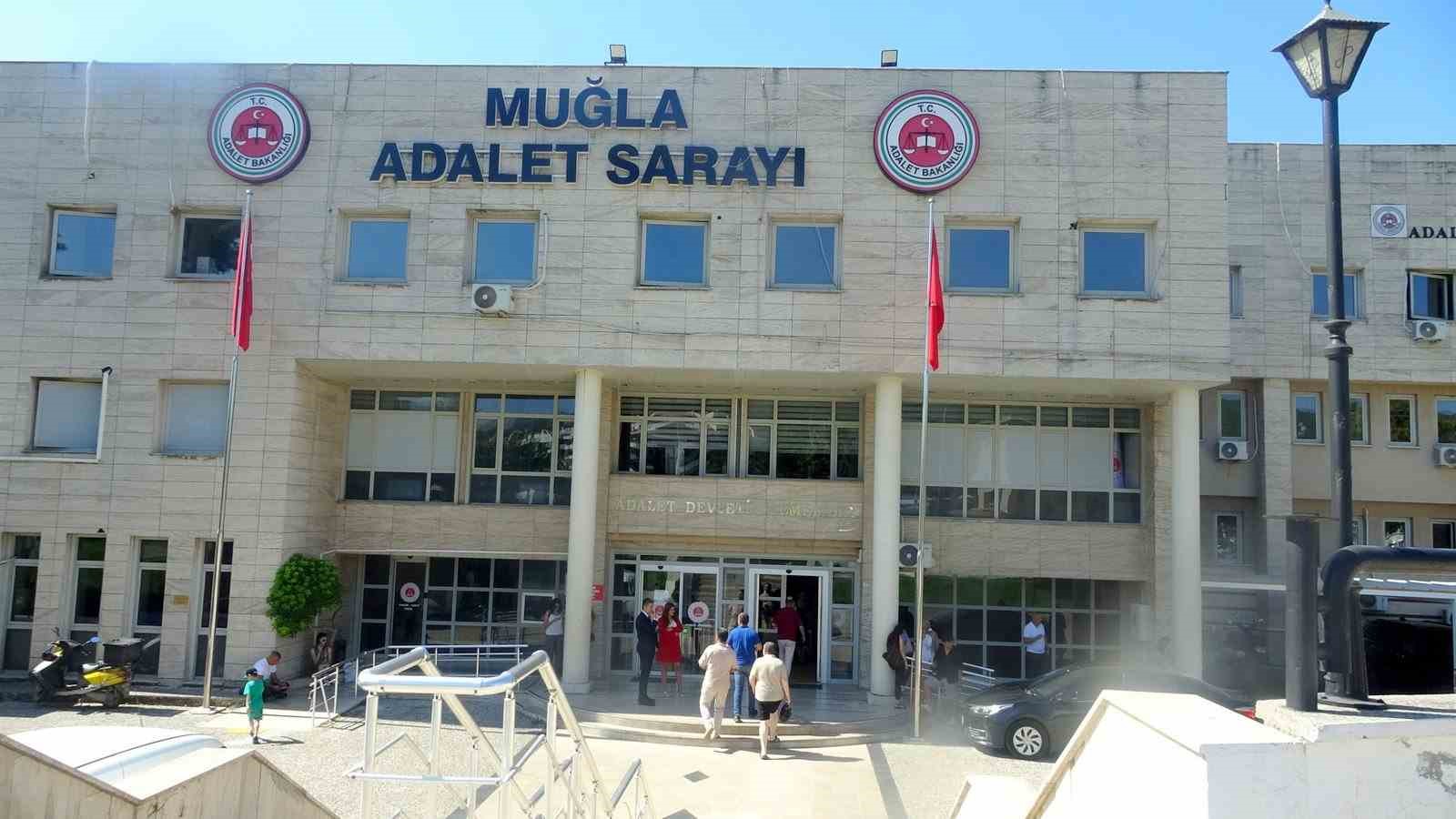 FETÖ’den ihraç edilen eski emniyet müdürü parke taşı hırsızlığı yaptı