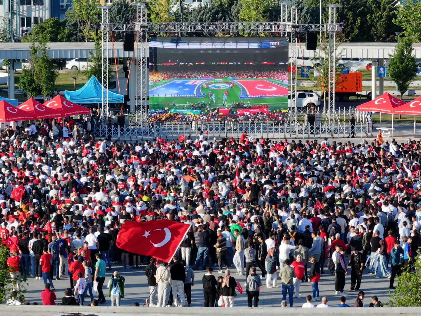 Kocaeli’nin meydanları sosyal hayatın merkezi oldu