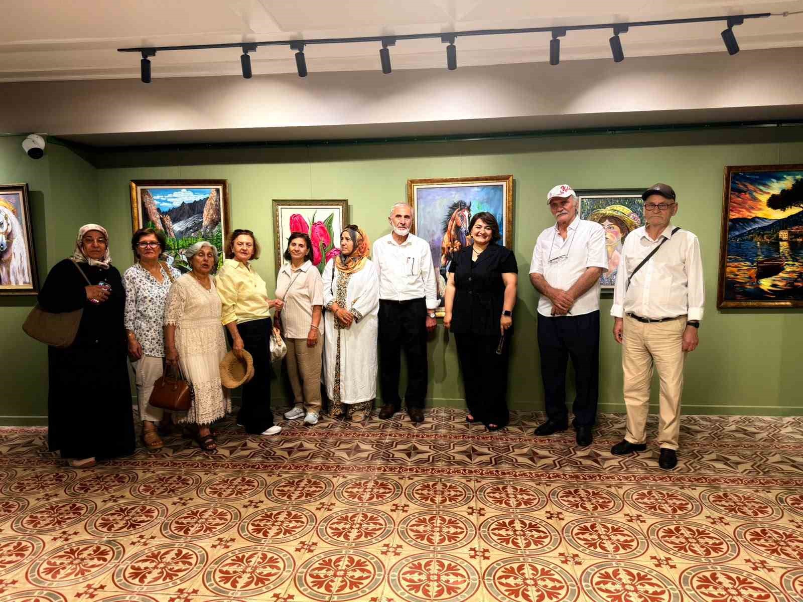 Pendikli 65 yaş üstü ressamların eserleri Dolmabahçe Sarayı’na taşındı