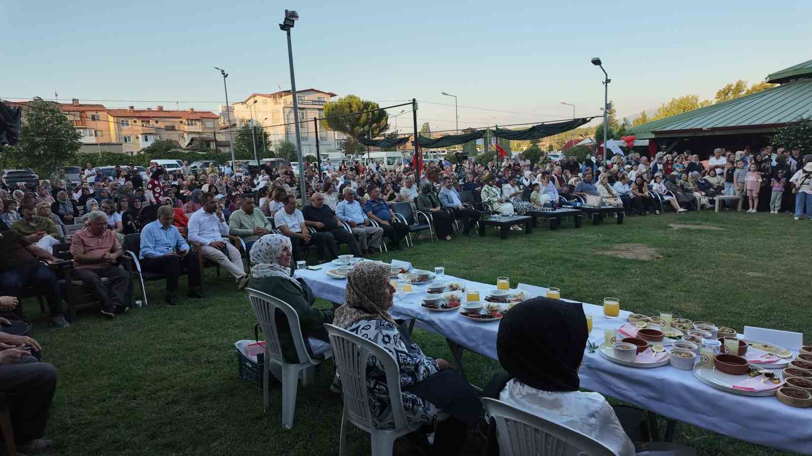 Gediz’de tarhana yarışmasında gelenek ve lezzet yarıştı