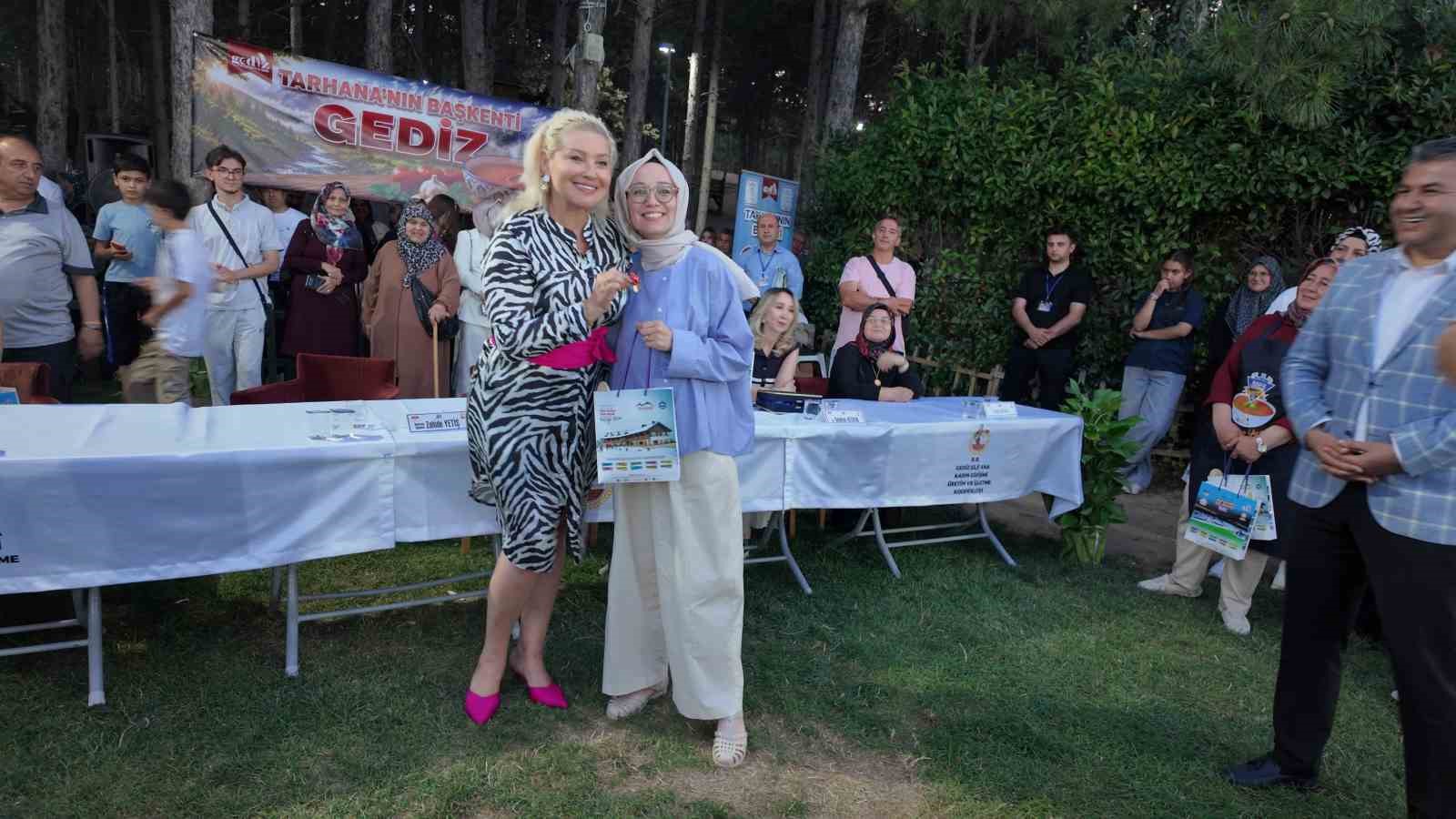 Gediz’de tarhana yarışmasında gelenek ve lezzet yarıştı