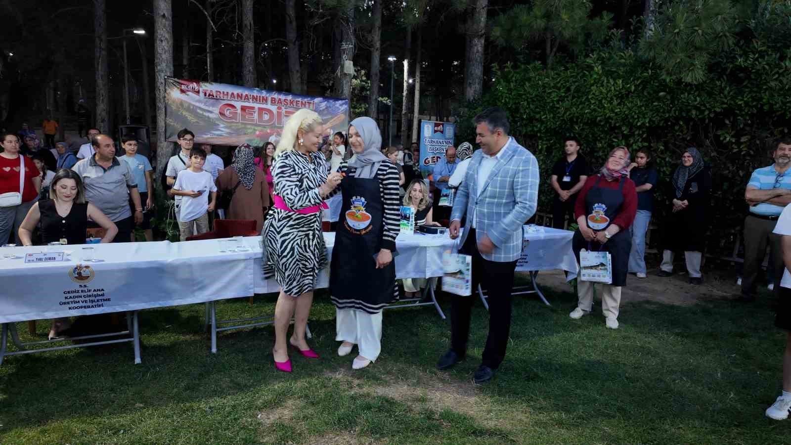 Gediz’de tarhana yarışmasında gelenek ve lezzet yarıştı