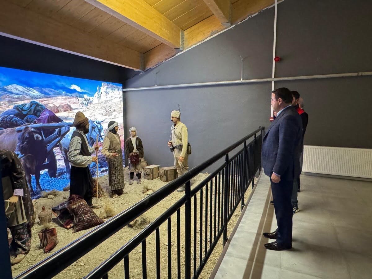 Kütahya Valisi Işın, Dumlupınar Şehitliği ve Diorama Müzesi’nde incelemelerde bulundu