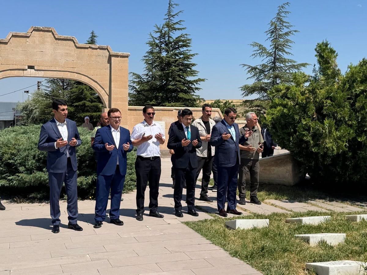 Kütahya Valisi Işın, Dumlupınar Şehitliği ve Diorama Müzesi’nde incelemelerde bulundu