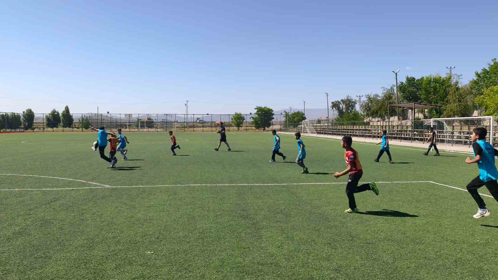 Çaldıran’da yaz Kur’an kursu öğrencileri futbol turnuvasında buluştu