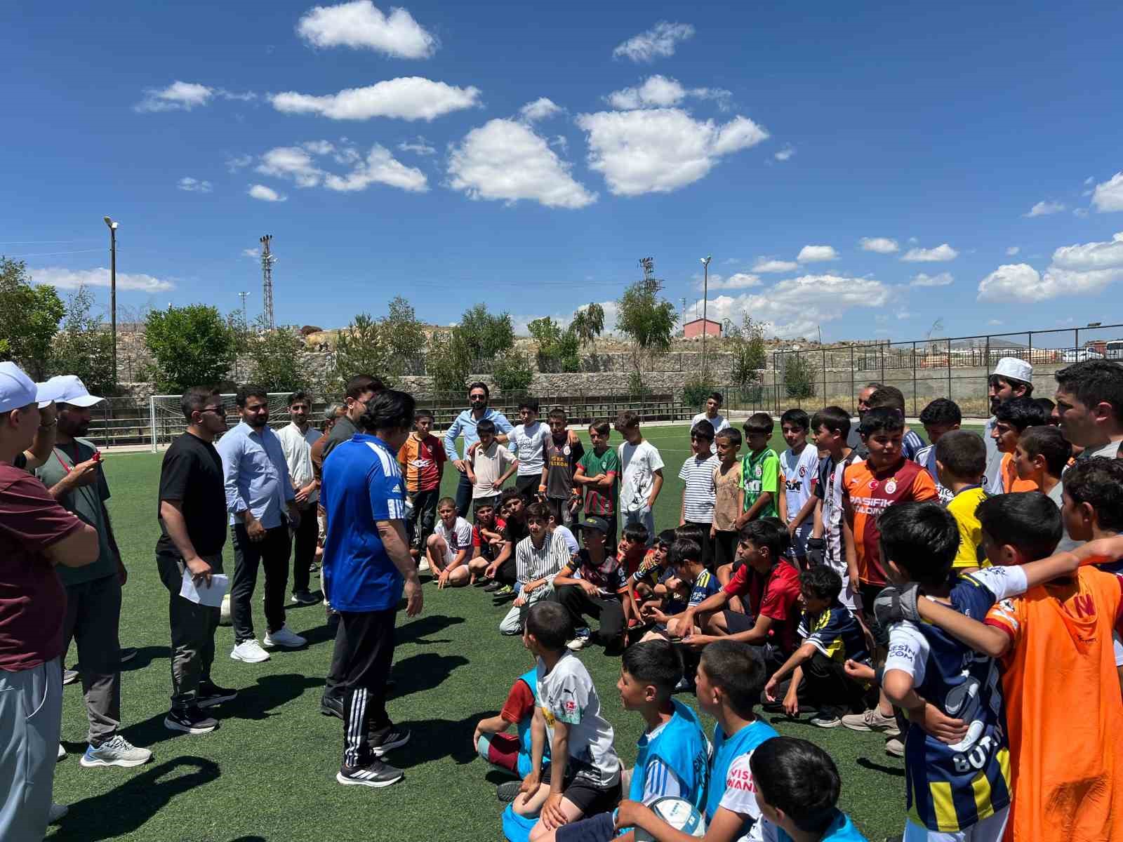 Çaldıran’da yaz Kur’an kursu öğrencileri futbol turnuvasında buluştu