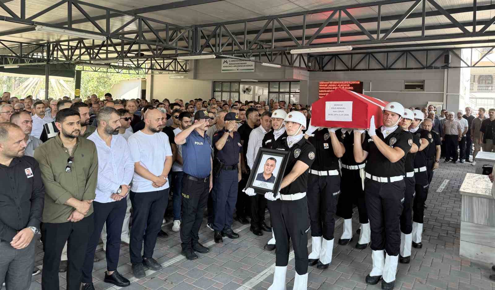 Kalp krizi sonucu hayatını kaybeden polis memuru son yolculuğuna uğurlandı