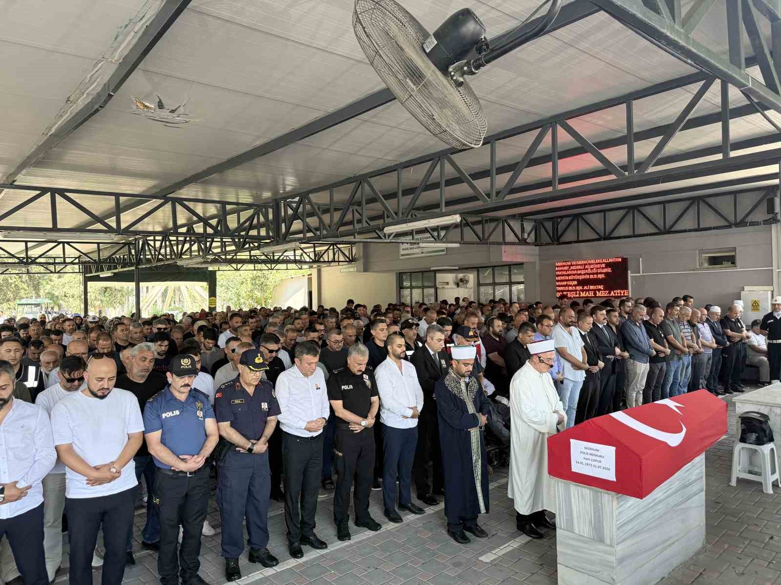 Kalp krizi sonucu hayatını kaybeden polis memuru son yolculuğuna uğurlandı