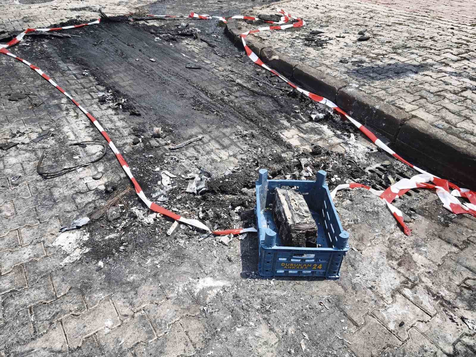 Pompalı tüfekle dehşet saçan şahıs sevgilisi olduğu iddia edilen kadının hem dükkanını hem aracını yaktı