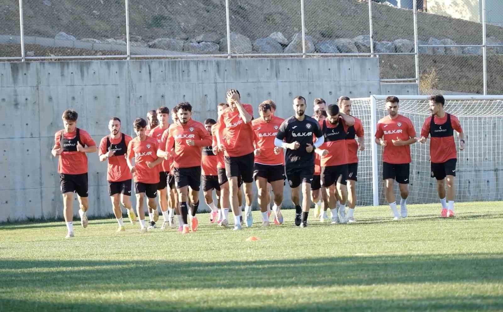 Uğur Uçar: "Takımımıza çok kaliteli oyuncular katılacak"