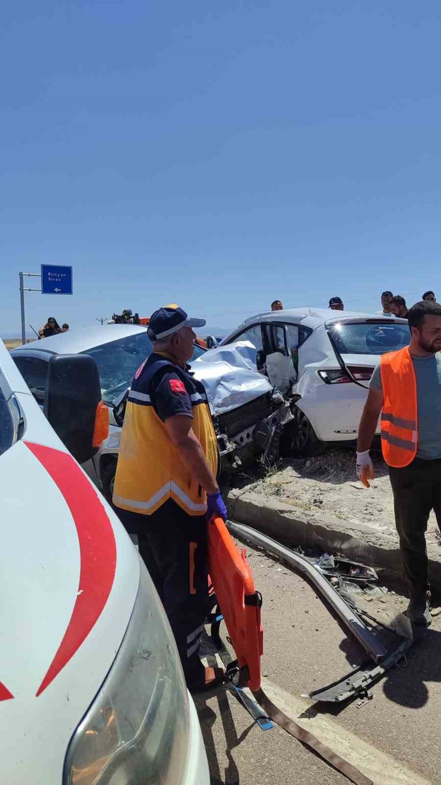 Kayseri’de feci kaza: 2 ölü, 9 yaralı