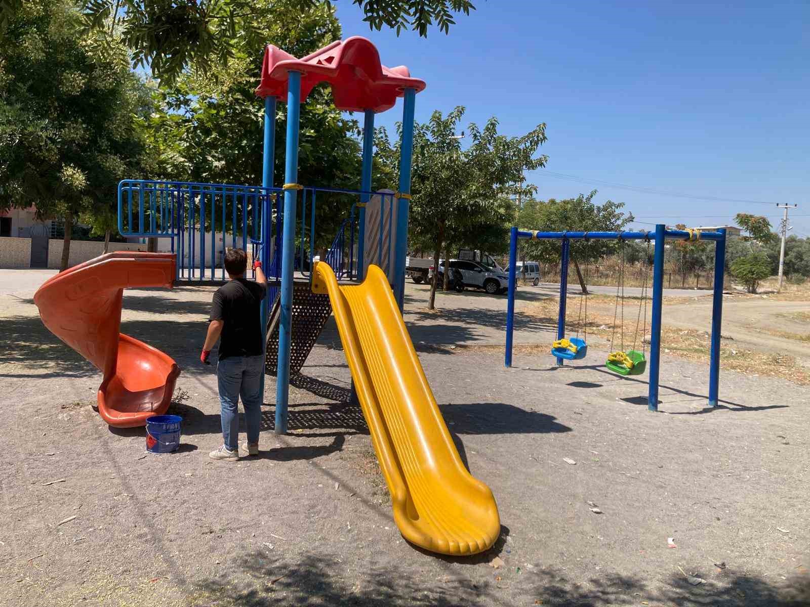 Yunusemre’de parklar çocuklar için yenileniyor
