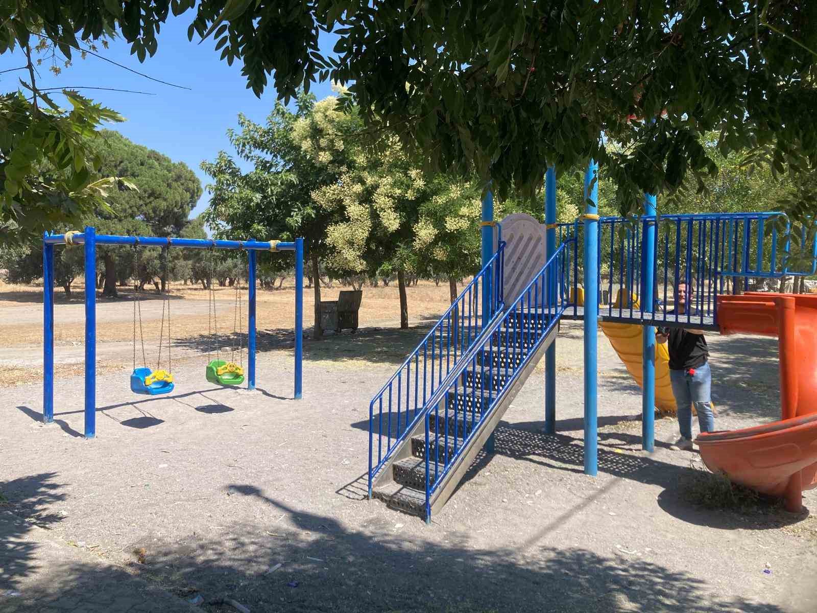 Yunusemre’de parklar çocuklar için yenileniyor