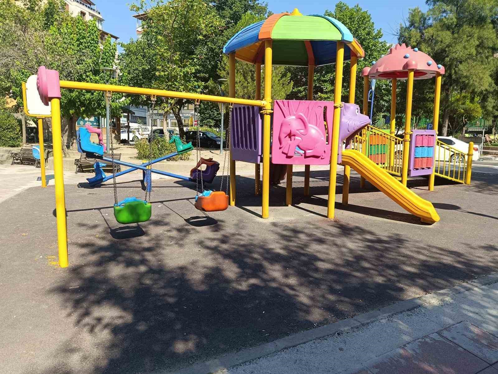 Yunusemre’de parklar çocuklar için yenileniyor