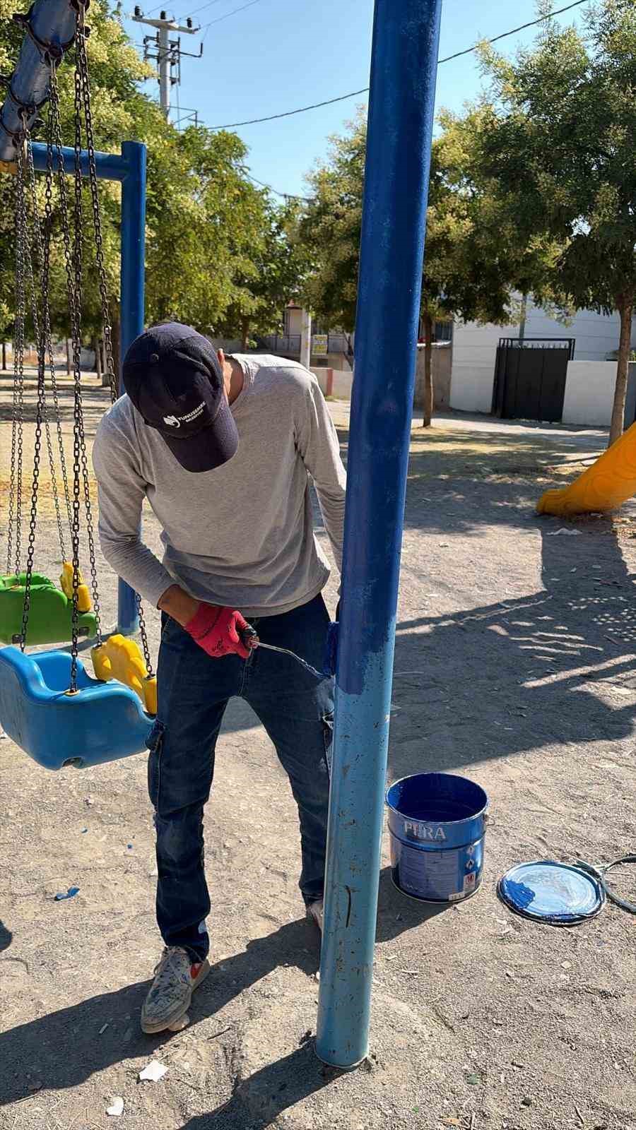 Yunusemre’de parklar çocuklar için yenileniyor
