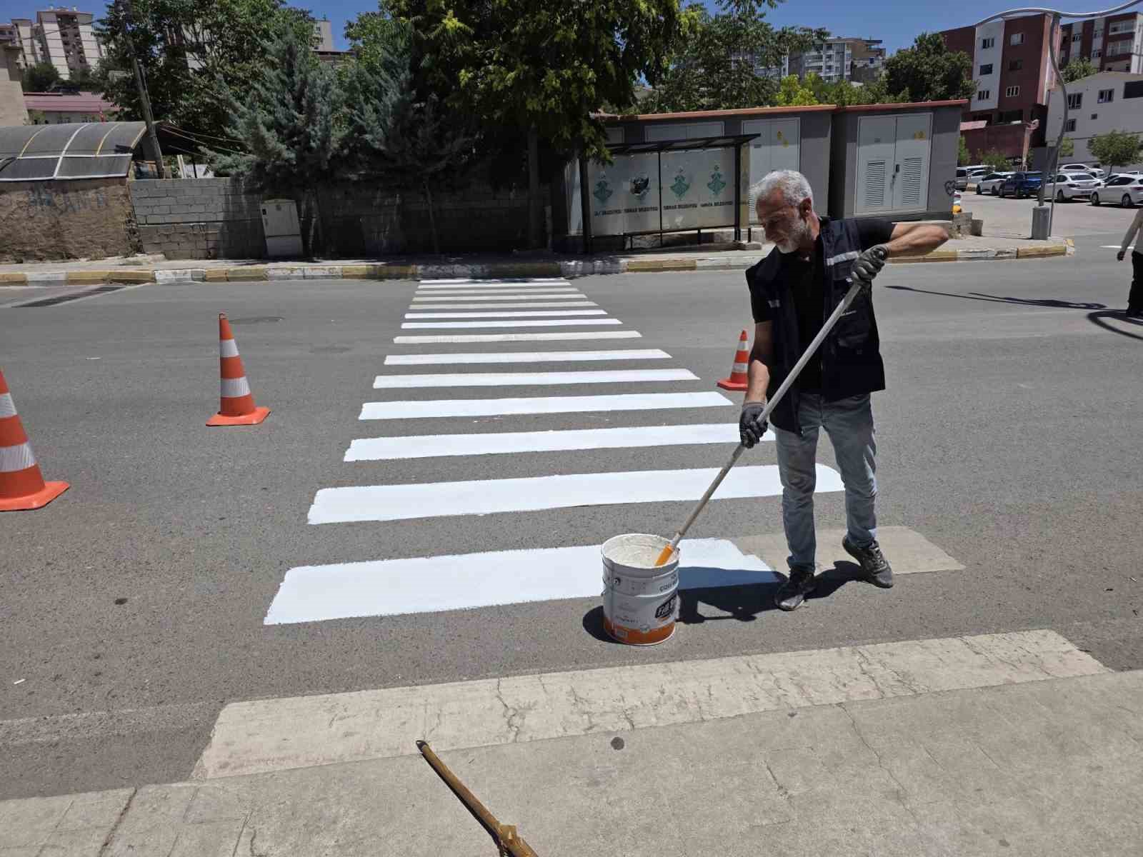 Şırnak’ta yaya geçitleri ve yol çizgileri yenileniyor