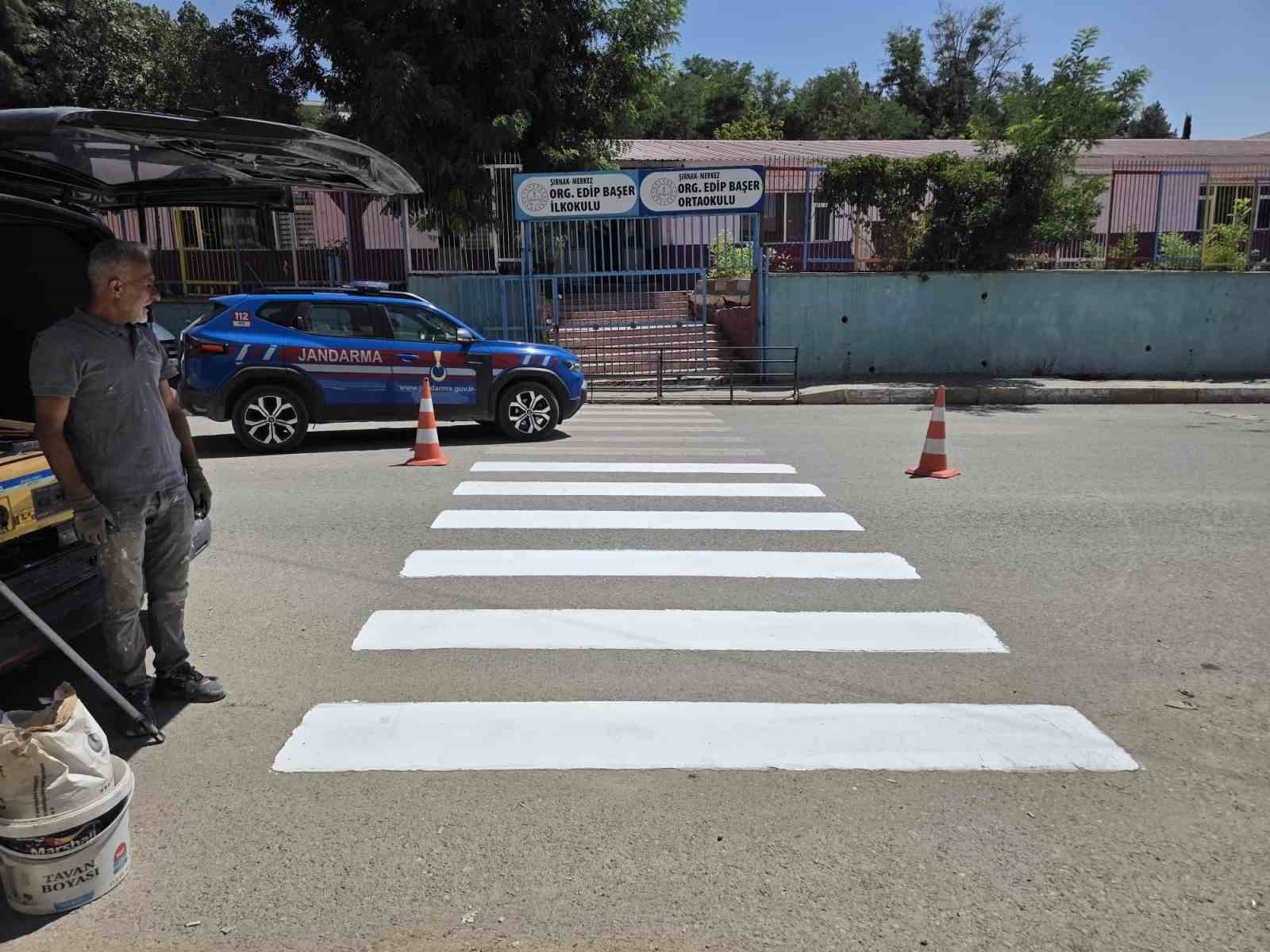Şırnak’ta yaya geçitleri ve yol çizgileri yenileniyor