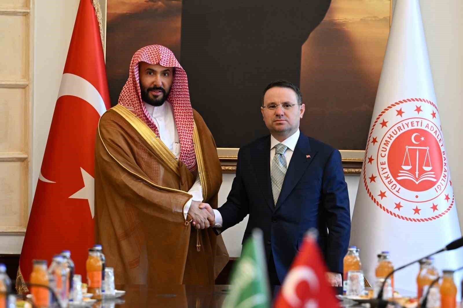 Adalet Bakanı Gürlek, Suudi mevkidaşı Al Smani ile bir araya geldi