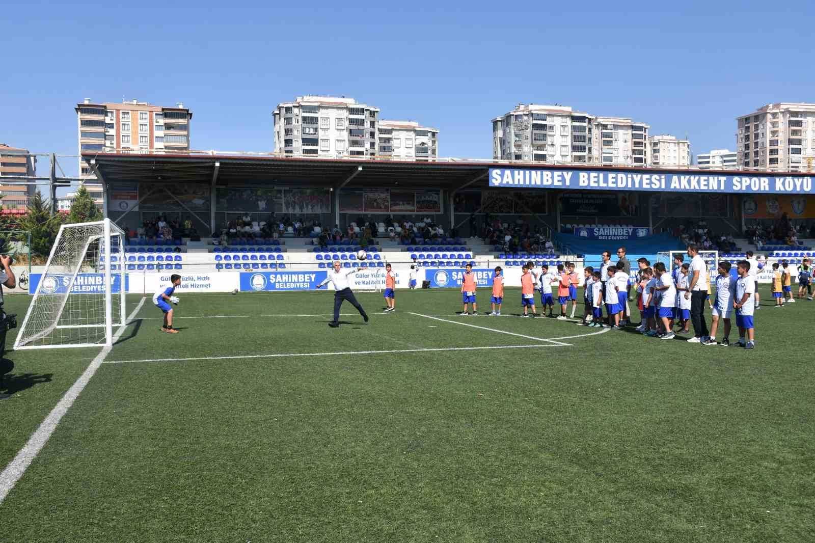 Şahinbey Belediyesi yaz spor okulu gençlere kapısını açtı