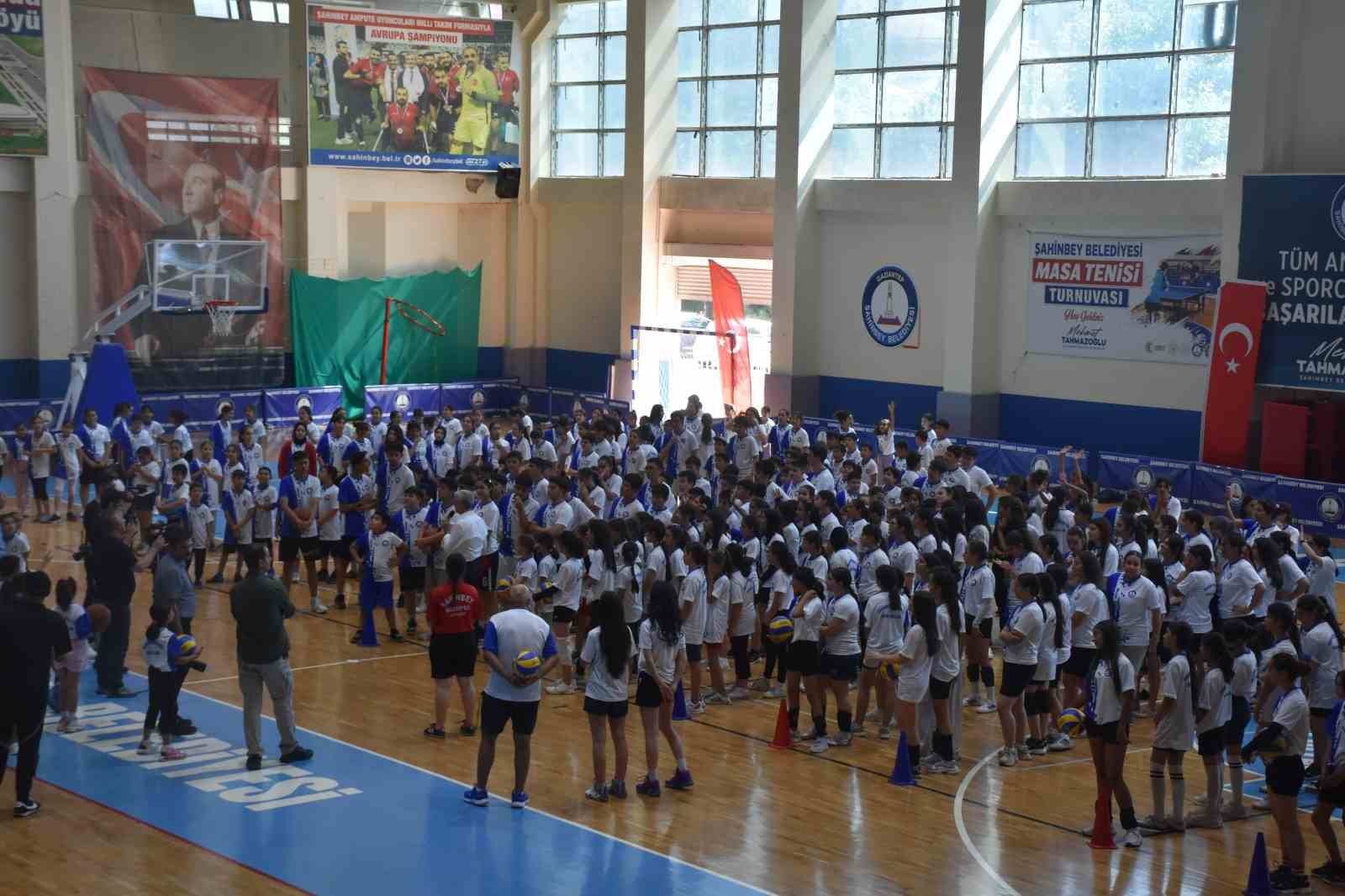 Şahinbey Belediyesi yaz spor okulu gençlere kapısını açtı