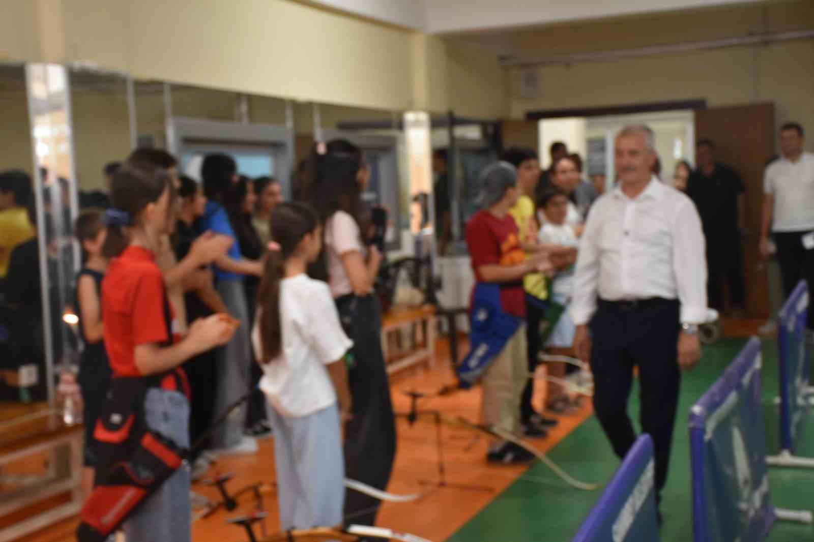 Şahinbey Belediyesi yaz spor okulu gençlere kapısını açtı