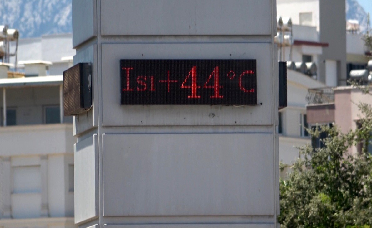 Antalya’da termometreler 44 dereceyi gördü