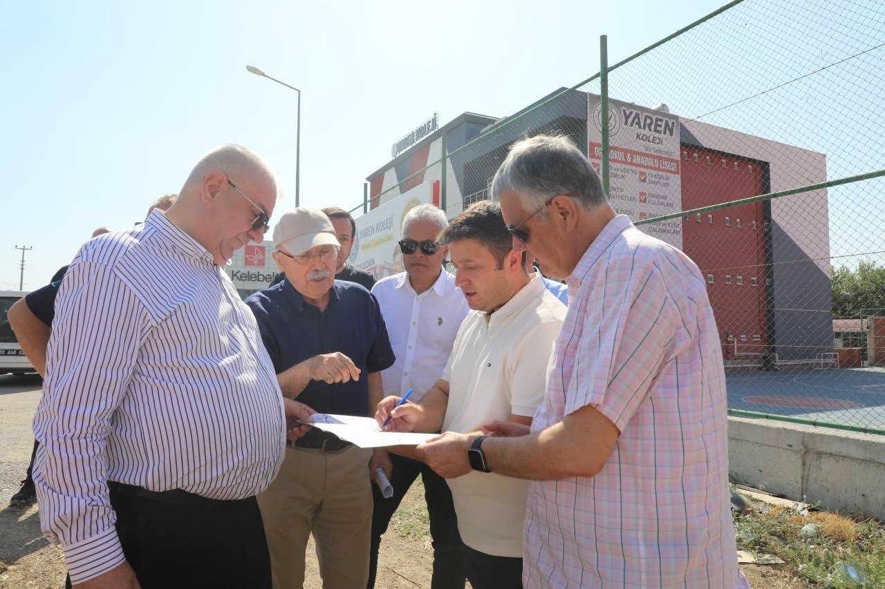 Edremit’te trafiği rahatlatacak yan yol çalışması