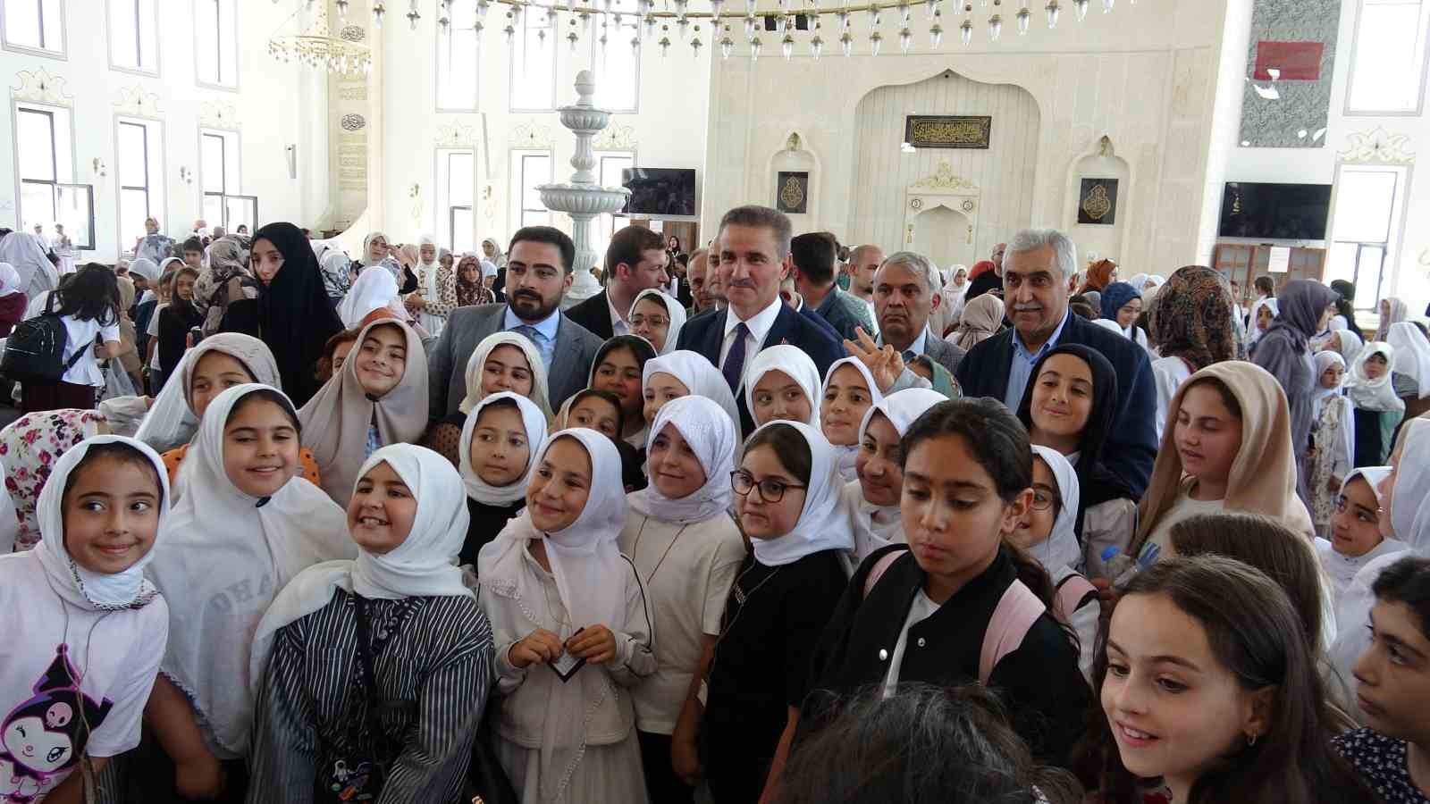 Erzurum’da 3 bin kız öğrenci camide buluştu