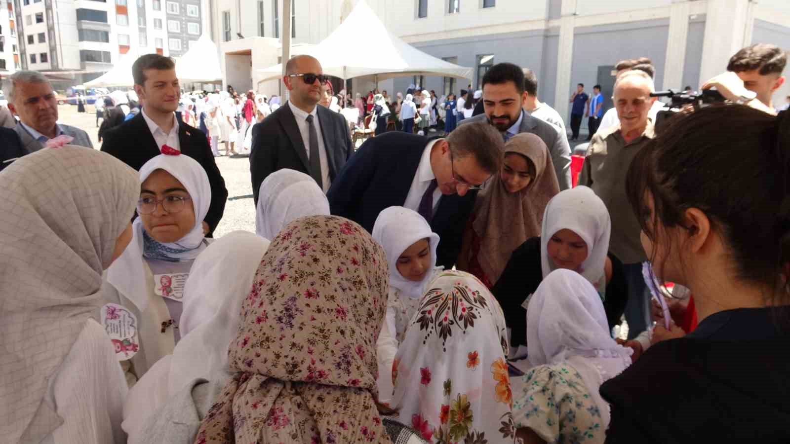 Erzurum’da 3 bin kız öğrenci camide buluştu
