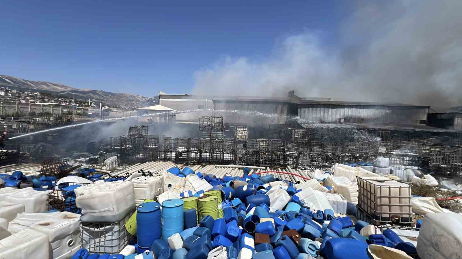 Kahramanmaraş’ta iş yeri yangını söndürüldü