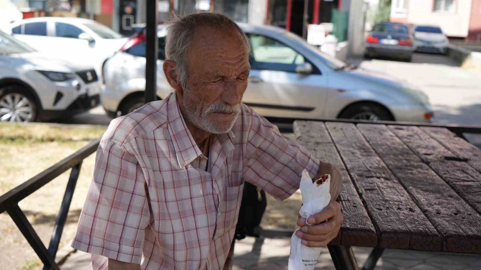 34 yıldır su içemeyen yaşlı adam, 10 gündür yemek de yiyemiyor