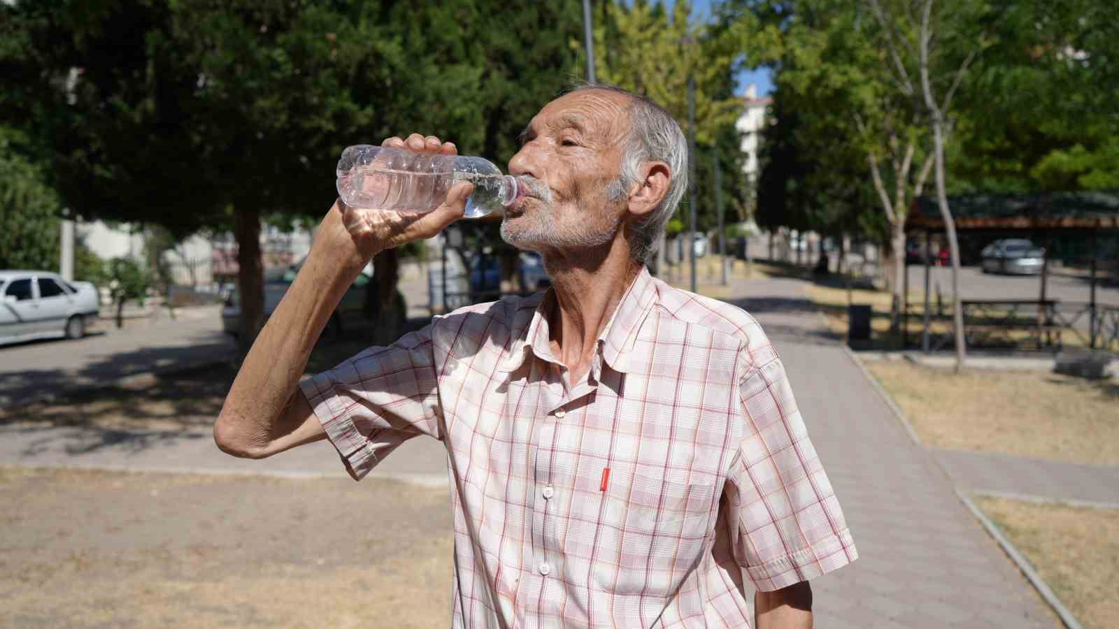 34 yıldır su içemeyen yaşlı adam, 10 gündür yemek de yiyemiyor