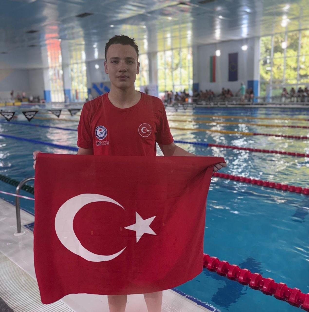 Denizli Büyükşehir Belediyesporlu yüzücüler altın madalyaları topladı