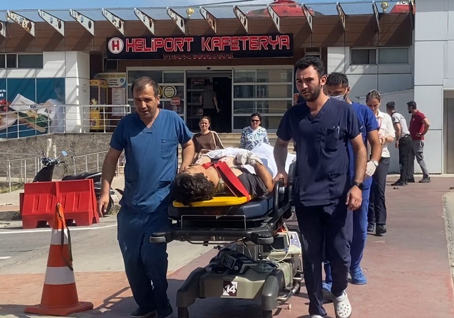 Vurulan gemideki iki yaralı mürettebat Samsun’a getirildi