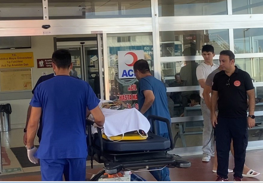 Vurulan gemideki iki yaralı mürettebat Samsun’a getirildi