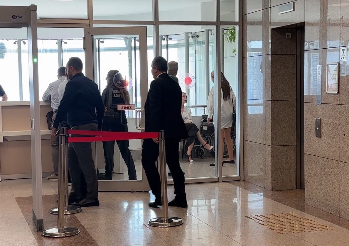 "Ahbaplar Suç Örgütü" soruşturmasında Ece Üner adliyeye geldi