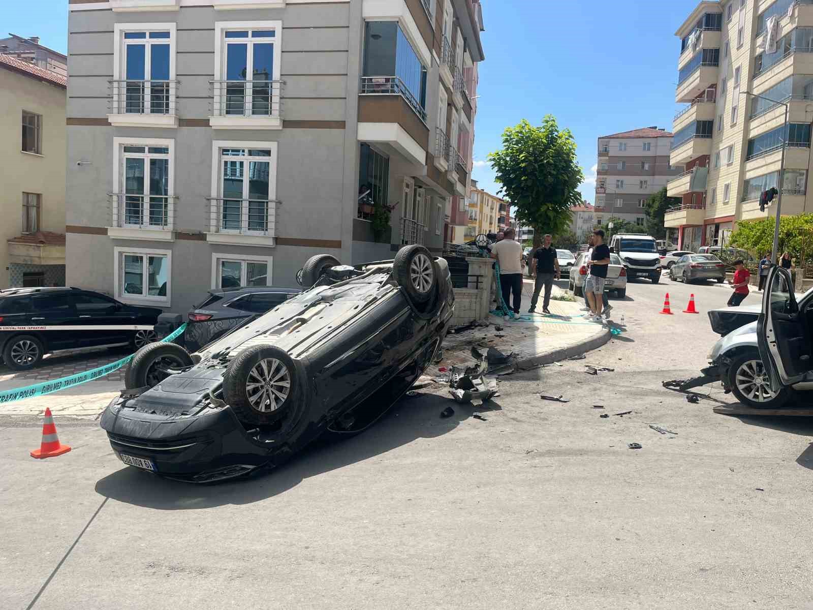 Çorum’da cip ile otomobil çarpıştı: 2 yaralı