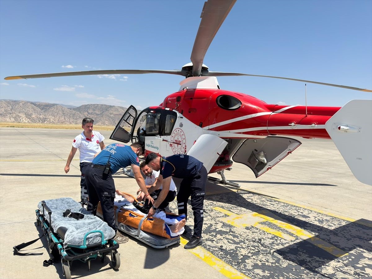 Şırnak’ta ambulans helikopter yaralı şahıs için havalandı