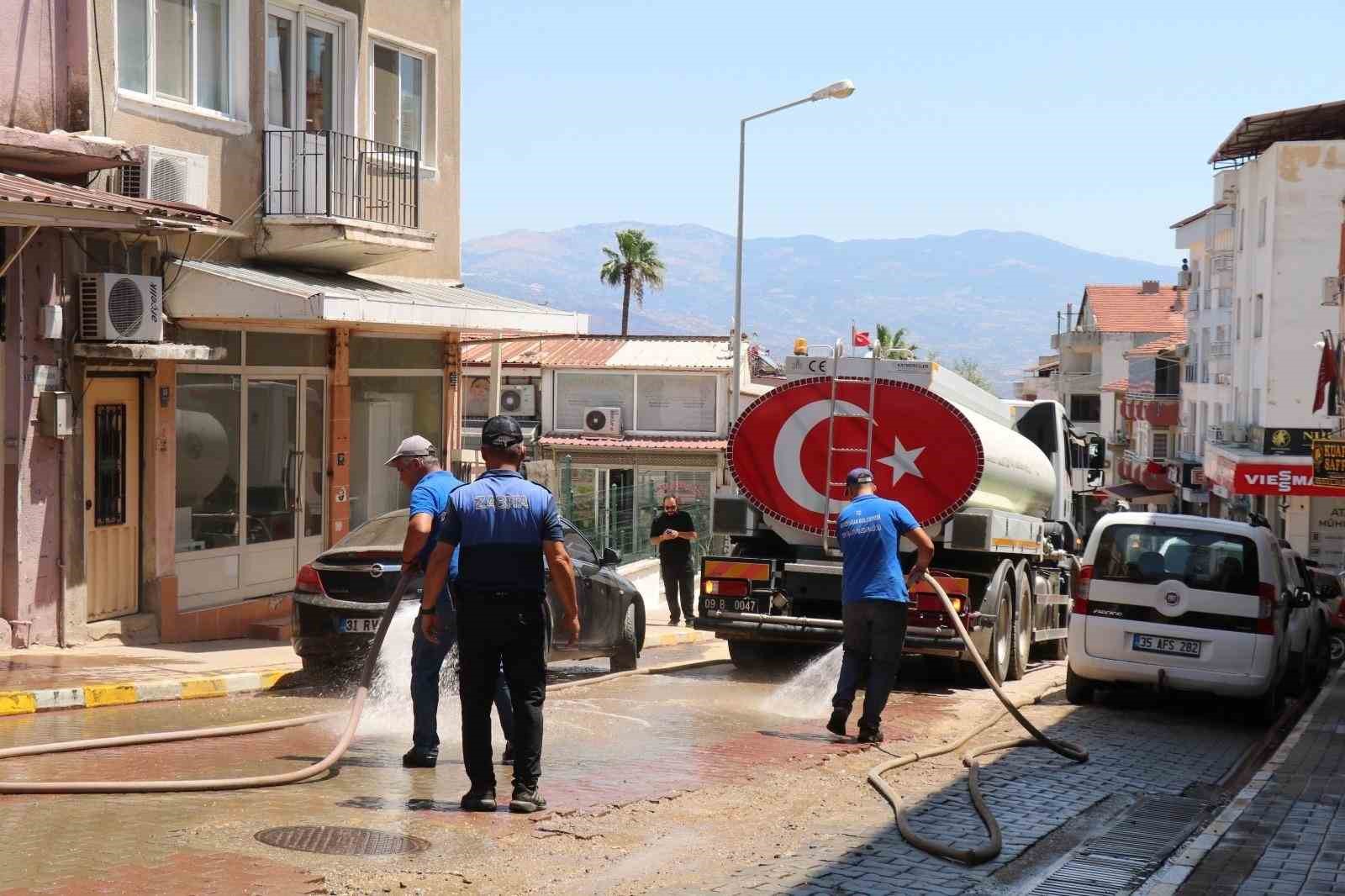 Bozdoğan’da doğalgaz çalışması sonrası yollarda temizlik çalışması