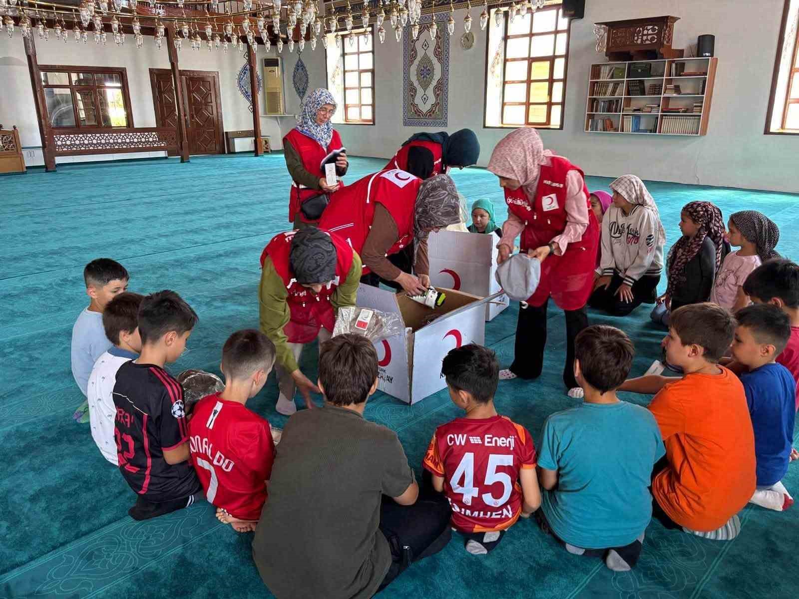 Kızılay’dan yaz Kur’an kurslarındaki çocuklara sürpriz
