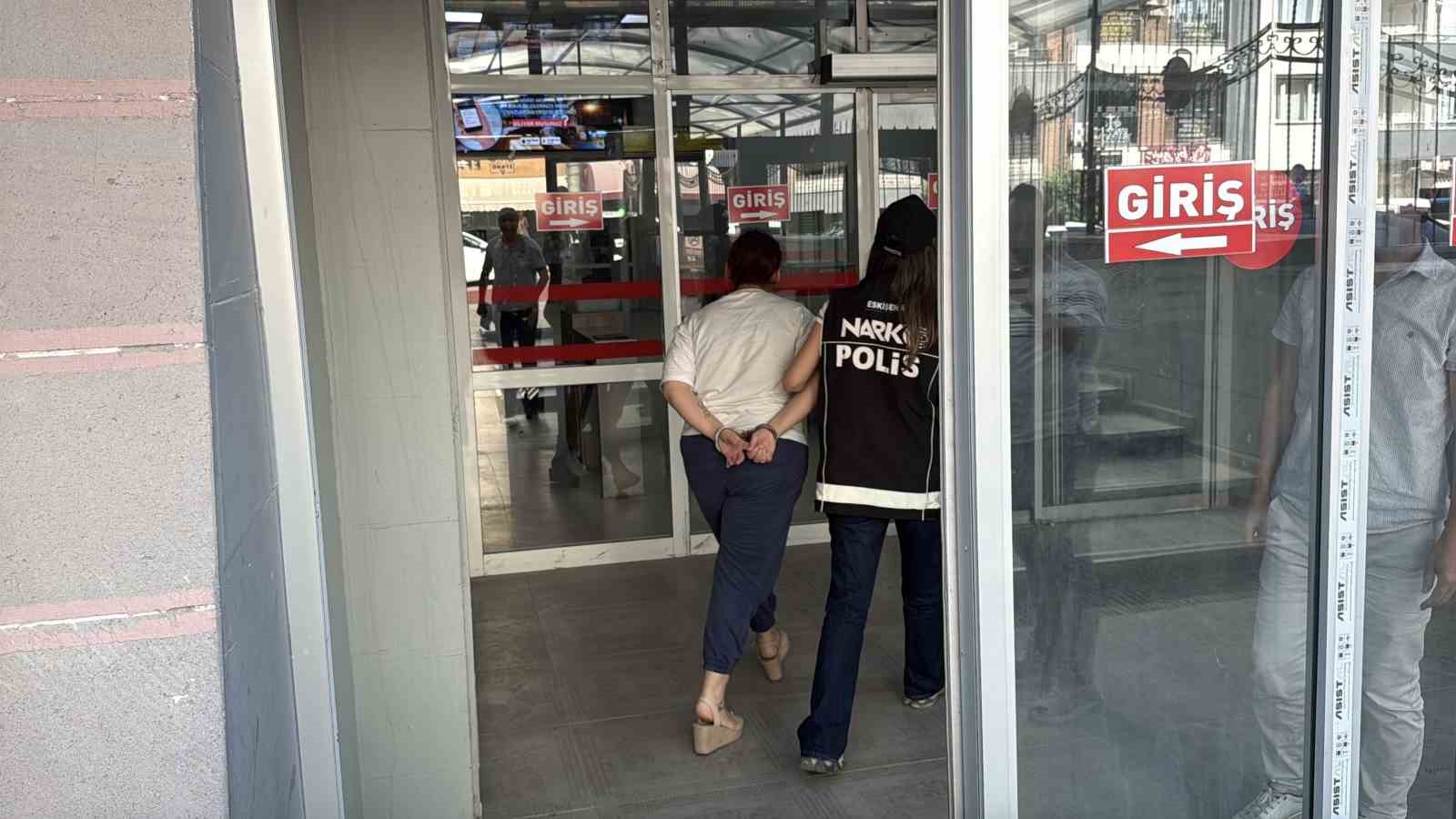 Esenboğa’dan Eskişehir’e uyuşturucu getiren 2 şüpheli yakalandı